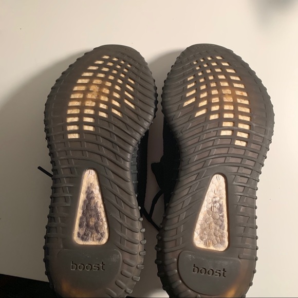 Yeezy bred V2 - Picture 6 of 6